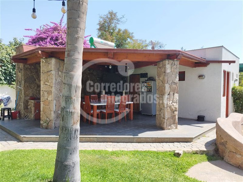 Casa En Venta De 6 Dorm. En La Reina
