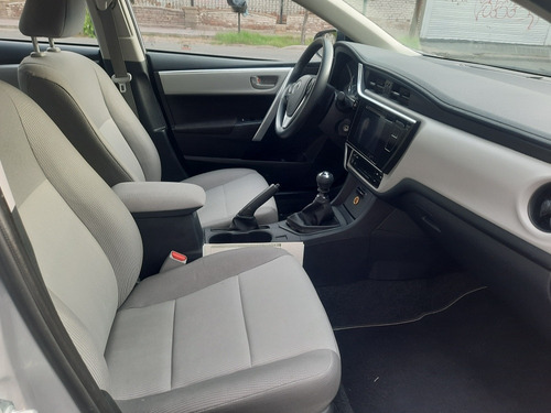 Imagen 16 de 20 de Toyota Corolla 2017 1.8 Xei Mt 140cv