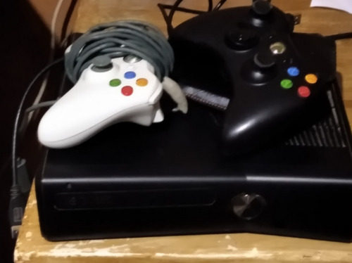 Xbox 360 Con 2 Jostick Y Más De 30 Juegos (digitales)