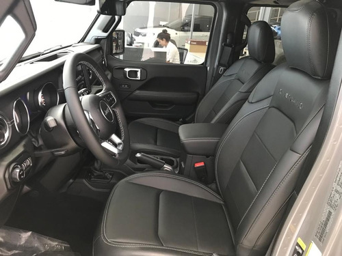 Imagen 16 de 25 de Jeep Gladiator 4x4 H