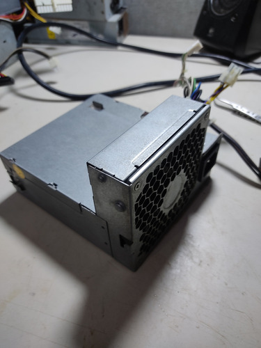 Fuente Poder Atx Hp Pc9055 240w 611481 65919 Elite 8300 8200 Gris (Usado)