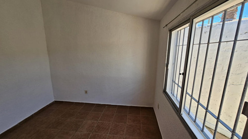 Ml Propiedades Alquila, Excelente Casa ,estilo Chalet Clásico De Dos Aguas, 2 Dormitorios, Jardín, Fondito, Calefactor Alto Rendimiento, A Pasos De Giannattasio.