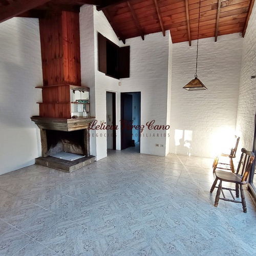 Casa En Venta, Altos Del Pinar, 4 Dormitorios- Ref: 19299