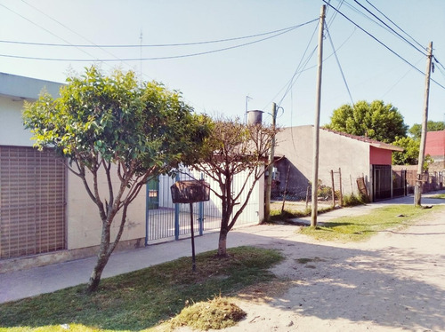 Imagen 2 de 26 de Venta De Casa De 4 Ambientes + Local En Merlo