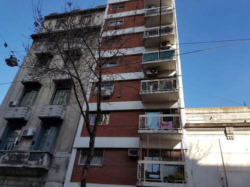 Venezuela Y Entre Rios 2 Amb Lateral Luminoso + 1 Dorm. C - Plac. + Cocina + Lav.32 M²