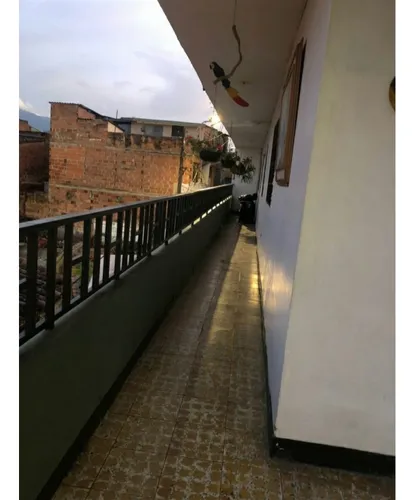 Venta De Casa En Piso 2 - La Estrella (av Principal)