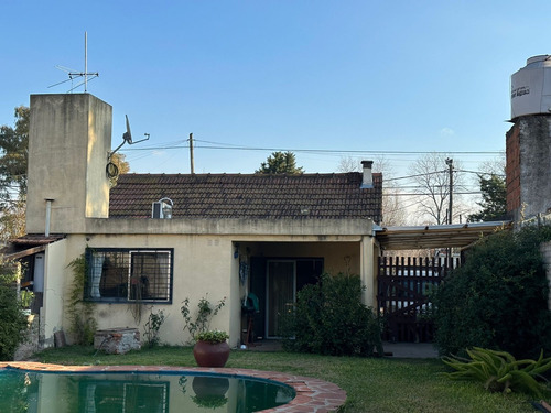 Chalet Con Piscina En Barrio De Vicenzo Grande