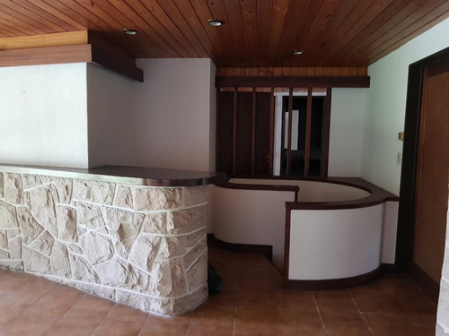 Casa 3 Dormitorios Con Playroom, En El Bajo De Beccar. Pileta.