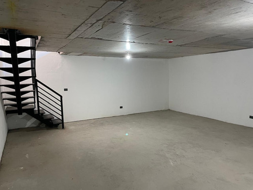 Arriendo Local Comercial 43,21 M2 + Subt. 45,51 M2, Metro Ul