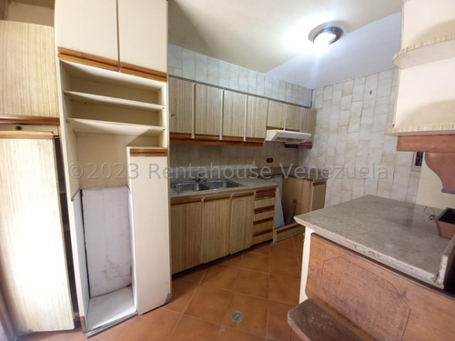 Amplio Y Comodo Apartamento Para Diseñar A Su Estilo Con Detalles Mediterraneos En Piedra Y Madera, Con Excelente Ubicacion Zona Norte De La Gran Valencia, Piso Medio, Edificio Conservado