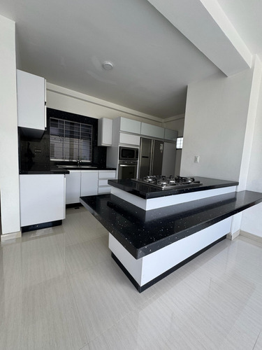 Townhouse En Naguanagua Sector Manantial Res. Naiguata (ch)