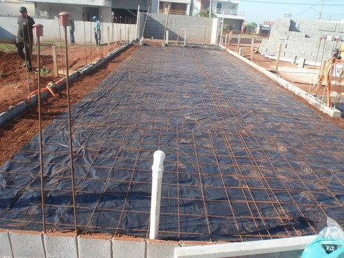Imagem 3 de 3 de Lona Plástica Preta 4x100 Metros Bobina De 10kg Ou 40 Micras