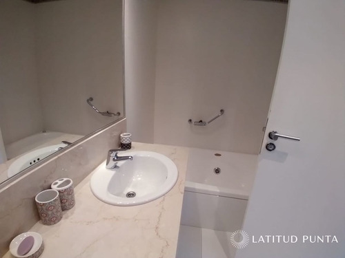 Imagen 12 de 13 de Apartamento En Le Parc, Oportunidad De 2 Suites Más Dependencia