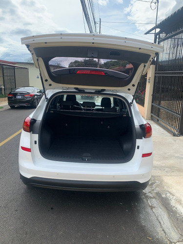 Imagen 5 de 10 de Hyundai Tucson 2019 4x2 Manual