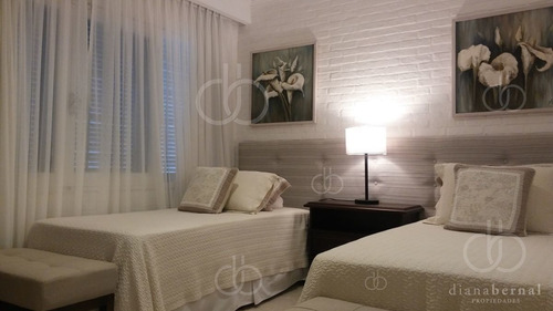 Imagen 10 de 27 de Casa En Punta Del Este Paya Mansa, 6 Dormitorios + Dep Y Piscina.