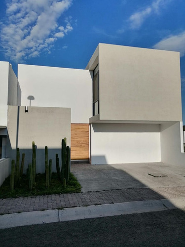 Hermosa Residencia En Colinas De Juriquilla, Dobles Alturas,