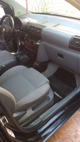 Volkswagen Suran 1.6 I Highline 90d 2010