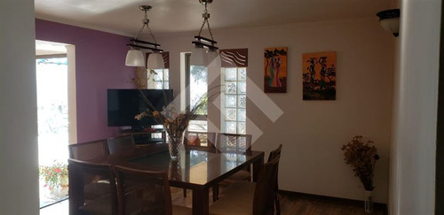 Casa En Venta De 5 Dorm. En Quilpué