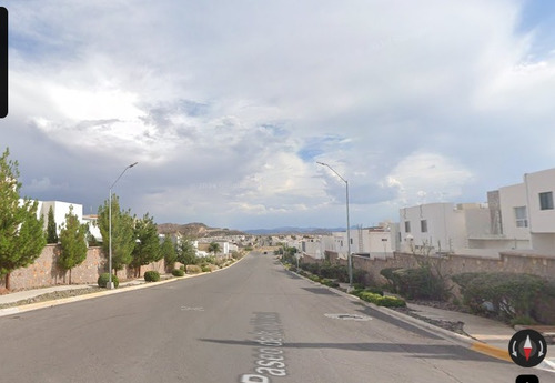 Casa En Fraccionamiento Residencial Albaterra Ii, Con 3 Recamaras Y 215m2, Entre Av. P. Boreal Y Av. Bosque Real.