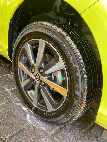 Imagen 6 de 12 de Toyota Prius Prius C Premium