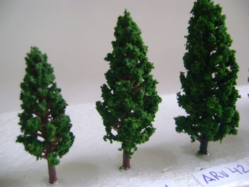 Imagen 5 de 6 de Nico 10 Pinos De 5,8 Cms Alto Plastico Y Esponja H0 (arv 41)