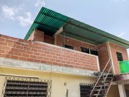 Oportunidad De Invertir En Esta Amplia Casa,para Remodelar, Ubicada A Pocos Metros De La Av Universidad, Ideal Para Familia Numerosa O Para Residencia O Anexos, 