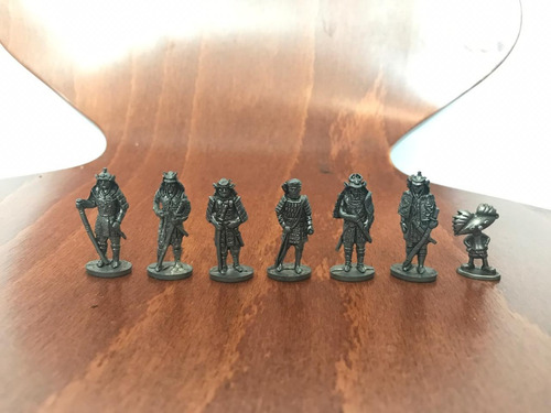 Lote De 6 Figuras De Metal Guerreos Y Un Colado