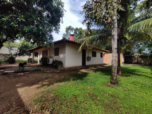 Imagen 4 de 15 de En Venta Casa En Mariano Roque Alonso De 3 Dormitorios 2 Baños 864 M2 Con Depósito Y Salón Comercial