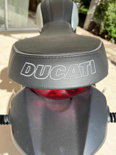 Ducati Scrambler Icon Dark 800