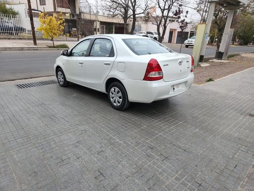 Imagen 7 de 13 de Toyota Etios 1.5 4ptas Xs