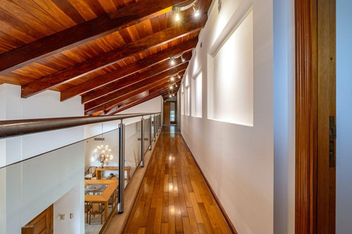 Venta/permuta Casa De 4 Dormitorios Con Amenities. San Marino, Funes Hills.
