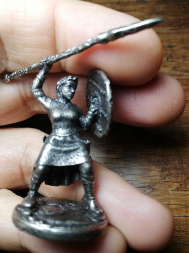 Figura De Metal Mujer Guerrera Vikinga