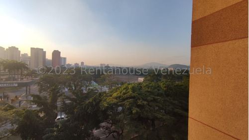 Apartamento En Venta Al Este De Barquisimeto  R E F  2 - 4 - 1 - 2 - 7 - 3 - 3  Mehilyn Perez 