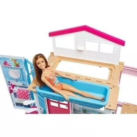 Casa de Barbie con 2 Pisos y Accesorios de Mattel