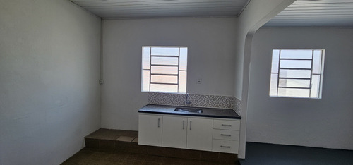 Casa De 2 Quartos Com Edícula