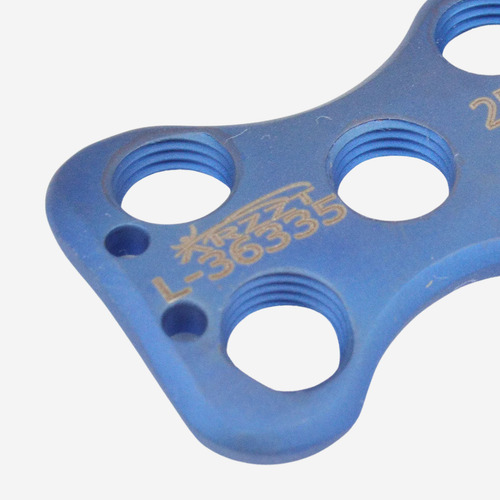 Placa Bloqueada P/cervical 41mm P/osteosíntesi Titanio Arzzt
