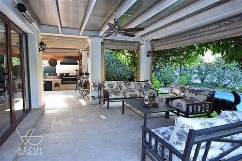 Casa En Venta De 6 Dorm. En Vitacura
