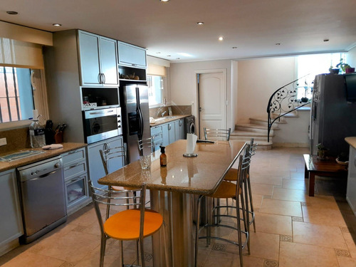 Casa En Venta En Martinez De Libertador Al Rio.
