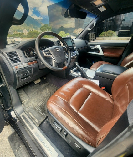 Imagen 8 de 12 de Toyota Land Cruiser 200