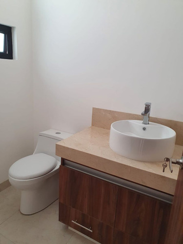 Residencia En Portanova, De Autor, Jardín, Sala Tv, 3 Recamaras, De Lujo