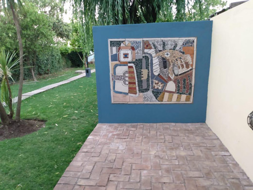 Casa En Venta - 3 Dormitorios 3 Baños - 600mts2 - Manuel B. Gonnet, La Plata