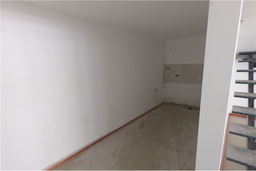 Alquiler Local Comercial En Av. Alem 600