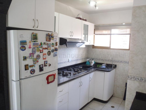 Apartamento En Venta En Colinas De Bello Monte 24-8327 Yf