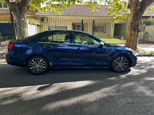 Volkswagen Vento 2.0 Luxury I 140cv Dsg