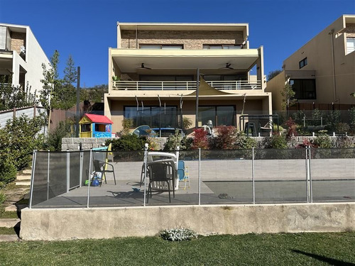 Casa En Venta 4 Dormitorios Como Nueva En Lo Barnechea
