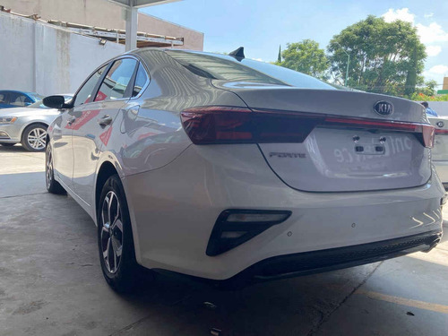 Imagen 5 de 15 de Kia Forte Sedan 2021 4p Ex L4/2.0 Aut