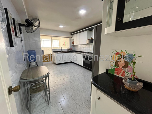 Amplio Apartamento En Venta, Urb. Los Caobos