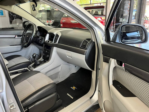 Imagen 8 de 15 de Chevrolet Captiva 2.4 Lt 4x2. Año 2012.