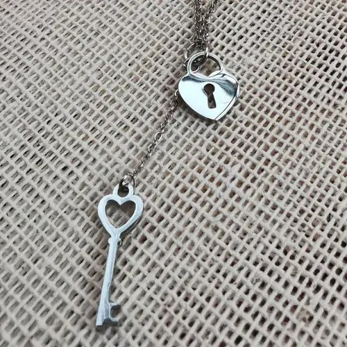 Imagen 2 de 4 de Collar Mujer Hombre Dije Corazón Llave Acero Inoxidable Amor