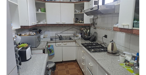 Casa En Venta De 4 Dorm. En Ñuñoa